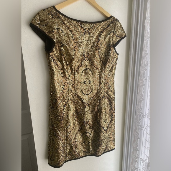 Nanette Lepore Gold Sequin Mini Sheath Dress Cap Sleeve Cocktail Metallic Size 2 - Picture 3 of 9